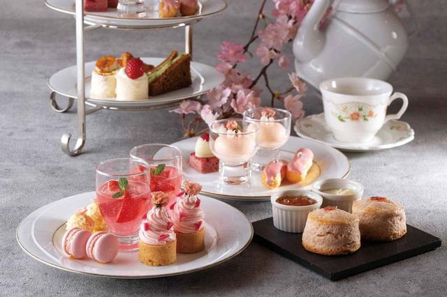 名古屋観光ホテル【名古屋・伏見】サクラエクレアやサクラムースなど、彩りも美しいスイーツが並ぶ