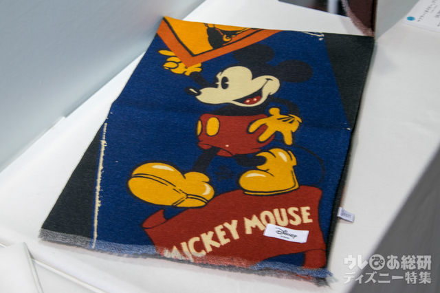 マフラー（ネイビー、 ブラウン）｜16,200円（税込）｜東急百貨店