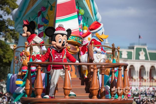 「ミッキー＆フレンズのグリーティングパレード：ディズニー・クリスマス」｜東京ディズニーランド