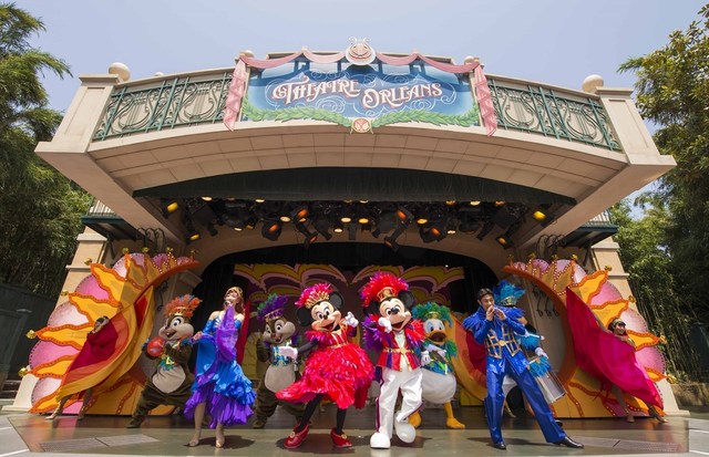 ラテンの陽気なリズムが特徴のライブエンターテイメント「ミニー・オー・ミニー」