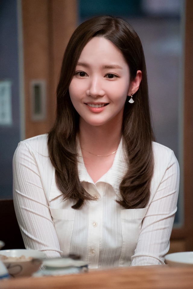 Netflixシリーズ『気象庁の人々: 社内恋愛は予測不能?!』独占配信中