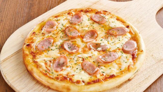 「白木屋」チーズたっぷりソーセージピザ