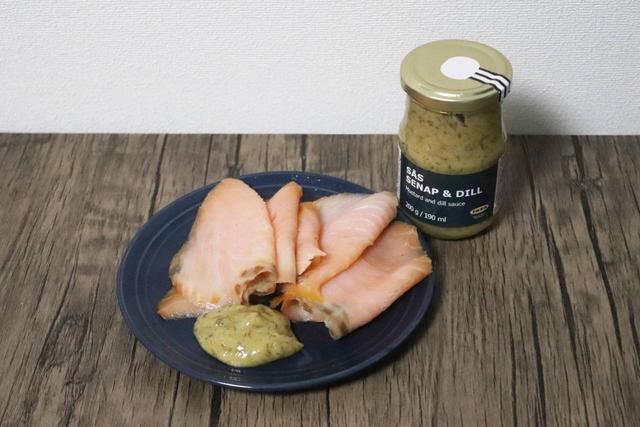 スモークサーモンとソース・セーナップ & ディル サーモンソース