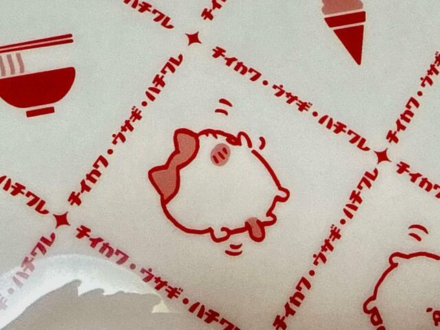 やはりダンスをしてしまうちいハチうさ。ハチワレは後ろ姿です