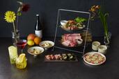 「肉タヌーンティー ～爽やかな夏の贅沢～」＜価格：8,030円（税込）＞【美しく上質なお肉が並ぶ“焼肉アフタヌーンティー”が「やきにく 山笑ふ」に新登場！豪華3種肉寿司の食べ放題付き！】
