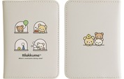 【すみっコぐらし＆リラックマ トラベルグッズ】パスポートケース　1,760円／キャリーオンバッグとおそろいのパスポートケースが登場