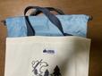 【リンネル2023年5月号　SNOOPY/LOGOS[スヌーピー／ロゴス]便利サイズの保冷巾着＆トートバッグ】保冷巾着はトートバッグよりひとまわり小さめ