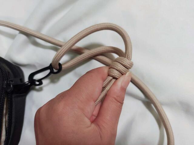 ショルダーストラップは長さを調節できる【紀ノ国屋 2層式お財布ショルダーバッグ】