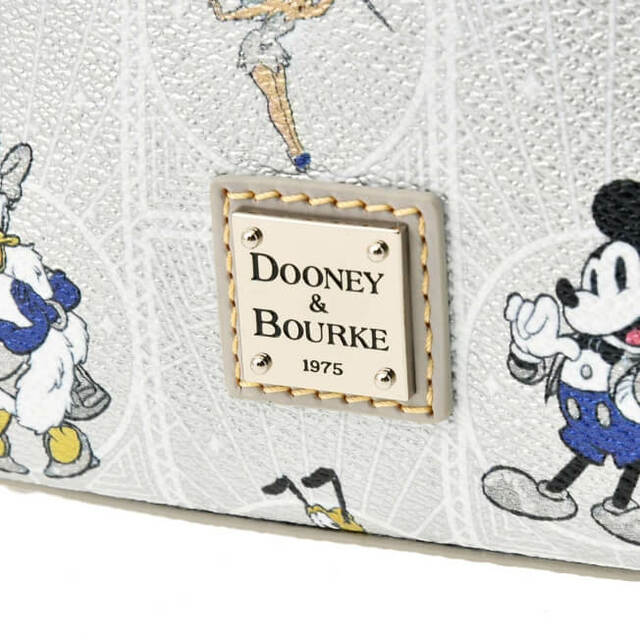 【Dooney ＆ Bourke】ディズニーキャラクター ショルダーバッグ The Disney100 Platinum Celebration Collection 40,700円