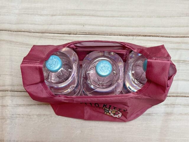 2Lペットボトルが縦に3本収納できる大きさ