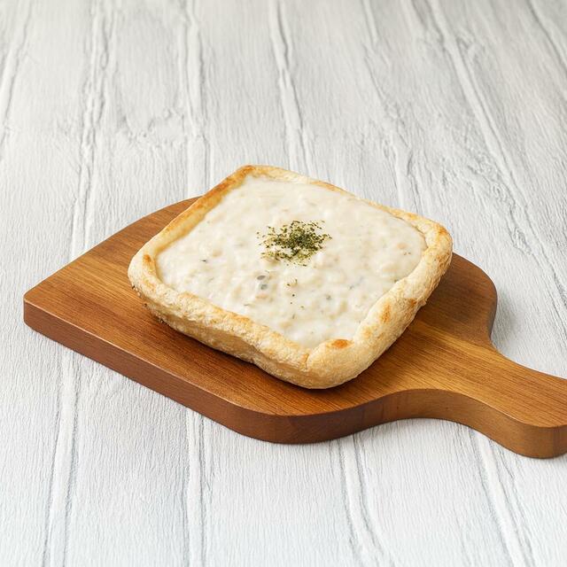 「季節のピザ」【チーズモンスター級のピザが食べ放題!「Johnny B’s」の超お得な“デトロイトピザ食べ放題”が3プラン制に進化!】