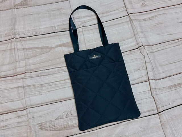 通勤時のサブバッグを想定して荷物を収納