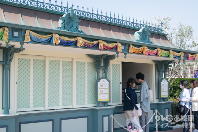 いなりソーセージドッグ 500円|東京ディズニーランド「フードブース(トゥモローランド側)」|東京ディズニーリゾート35周年アニバーサリー“Happiest Celebration!”