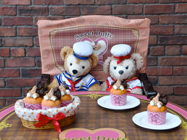 下に何か敷いたほうがきれいにダッフィー達の顔が撮れます（撮影 / MezzoMiki）