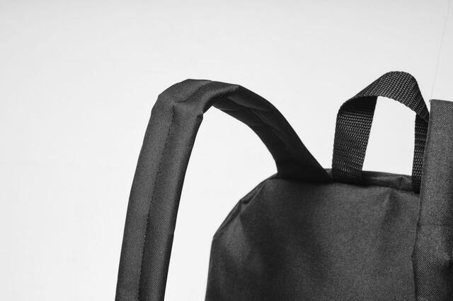 【BAYFLOWバックパック】太めのストラップで背負いやすい