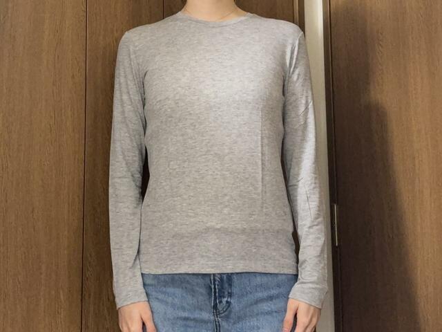 【UNIQLO:C 極暖ヒートテックカシミヤブレンドクルーネックT】上にニットを着て、さらにキルティングのアウターを重ねて外出したところ、夜でも十分暖かく快適でした!