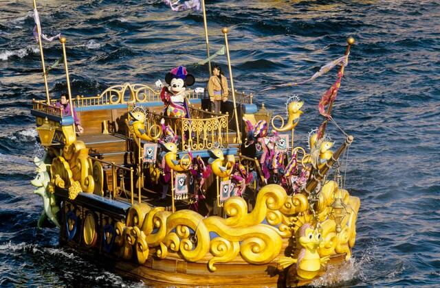 2001年9月4日 東京ディズニーシー「ポルト・パラディーゾ・ウォーターカーニバル」スタート(2006年5月終了)