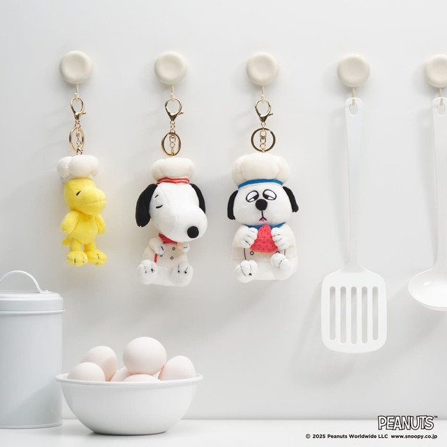 【PEANUTS×Afternoon Tea】マスコットキーチャーム 各￥2,970／ちょこんとたたずむ姿が愛らしいスヌーピーやオラフのキーチャーム