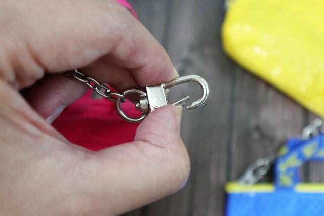 【IKEA クノーリグ】隅にチェーンとフックが付いており、引っ掛けられます