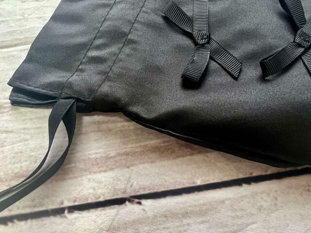 上品な光沢感のあるサテン生地【TSURU By MARIKO OIKAWAの自立型ミニバッグ】