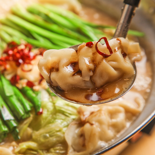 黒豚餃子鍋【博多とんこつスープ仕立て】