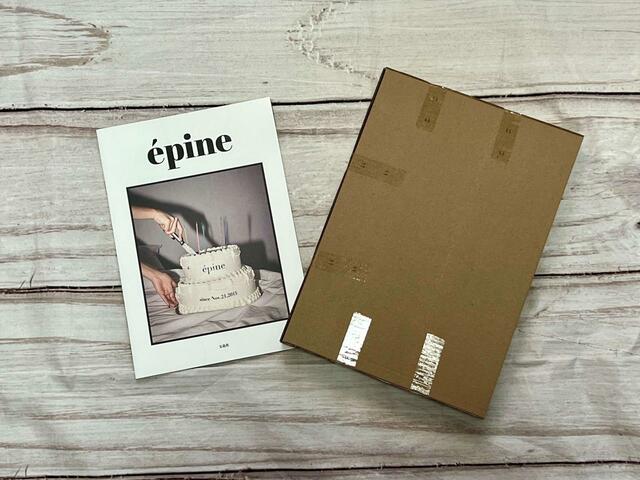 ボックスの中にはBOOKとボール紙製の箱が入っています