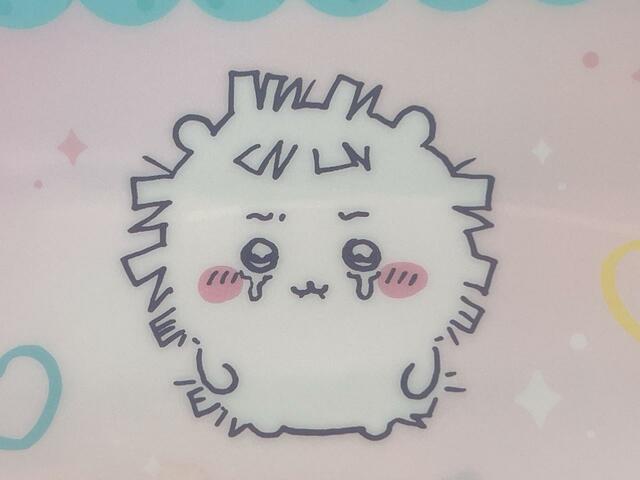 クリアファイルのテーマはいつもと違うキャラクターの姿。散切り頭のちいかわが不憫かわいい…！