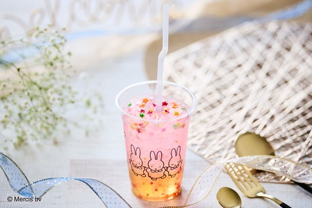 【ハウステンボス「ミッフィー・ワンダースクエア」】ミッフィーのセレブレーションソーダ/カラフルなソーダが登場