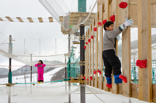 アミダス｜栂池高原スキー場「白馬つがいけSNOW WOW！」（スノーウェア提供：ISBJÖRN）