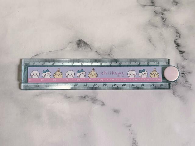 【キラピチ2025年6月号付録 ちいかわ文具セット】15cmの定規で、右側の丸を起点に開くと30cm定規に変身！