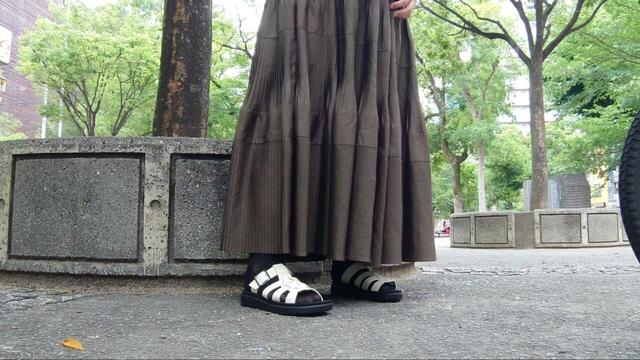 【LOWRYS FARM カンドウフィットグルカ】ロングスカートで下半身全体がスタイルアップ