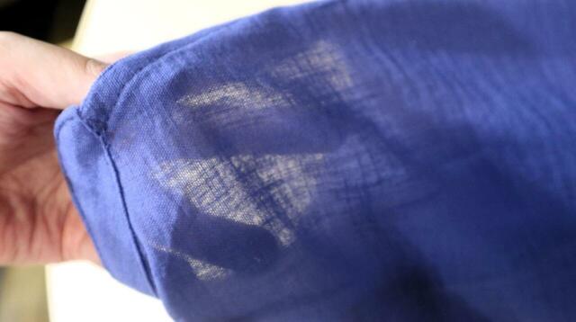 【ワークマン リネンライクベルスリーブブラウス】光にあたると少し透ける素材です