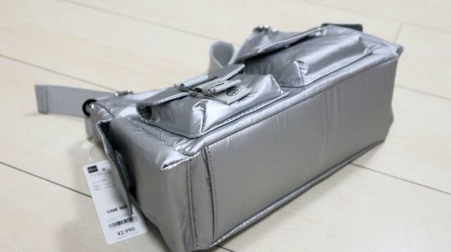 【GU アウトポケットバッグ】マチ付きの外ポケットが4つあります