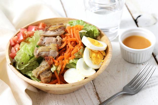 グリルチキンのごちそうサラダ※イメージ 570円(税込)【ハートブレッドアンティーク】