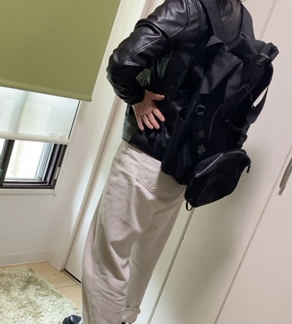 【ワークマン 防水ワールドウォークバックパック】アウトドアバッグと一般的なリュックの中間くらいの背負いやすさでした