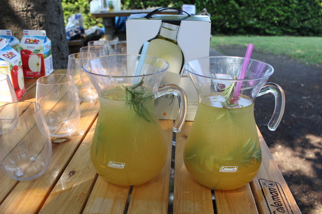 サングリアも野外で飲めば美味しさも倍増！