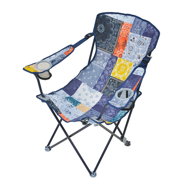 Ｑ-TOP フルシェード/13,900円,リクライナーチェア/4,900円  クーラーバッグ15ℓ/3,900円（全てディズニーストア/4月上旬発売）