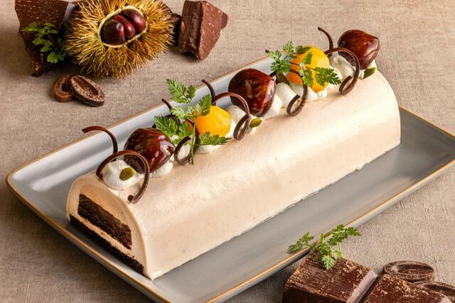 「マロンとほうじ茶のムース」<期間:2025年10月1日〜11月27日>【“栗・芋・かぼちゃ×濃厚ショコラ”の魅惑のスイーツの饗宴♪ナイトスイーツブッフェ「Sweets Parade」で秋の夜長を大満喫!】