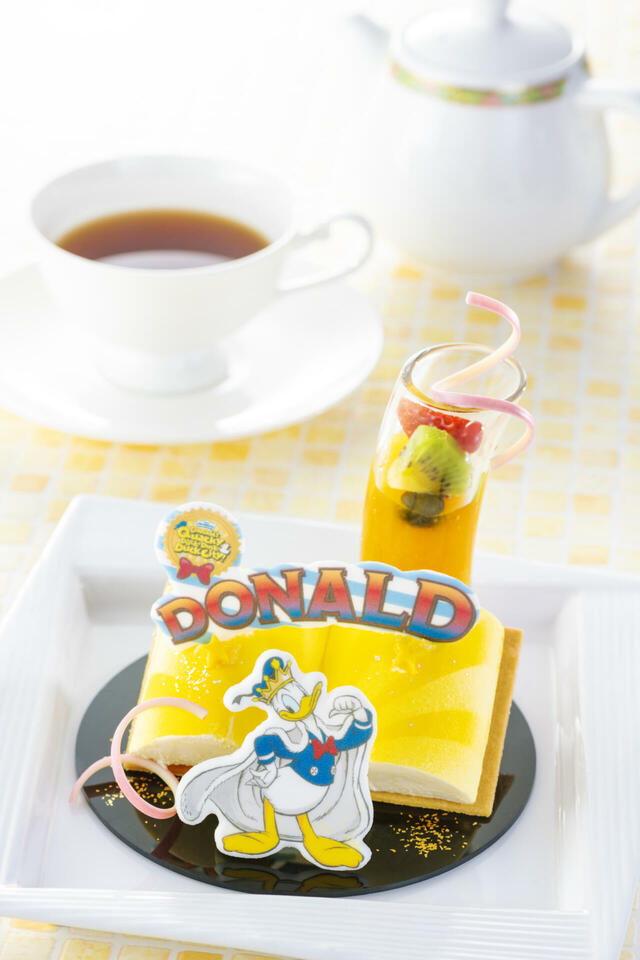 （2025年4月1日～5月15日）ハイピリオン・ラウンジ　ディズニー・パルパルーザ“ドナルドのクワッキー・ダック！ダック！ダックシティ”ケーキセット