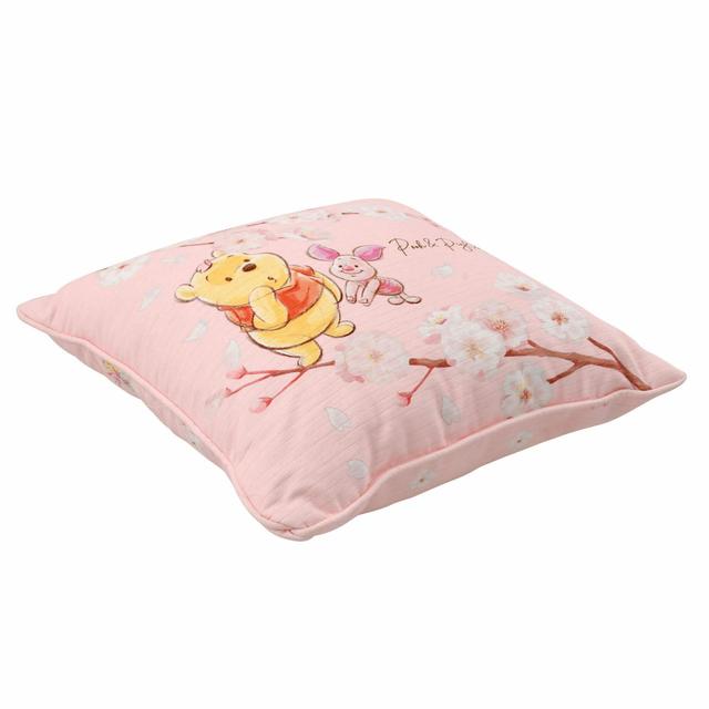 プーさん＆ピグレット クッション SAKURA 2022／3,960円
