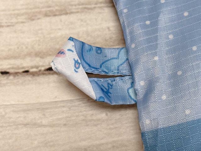 サイドにはループ付きで、ひっかけて収納することができます