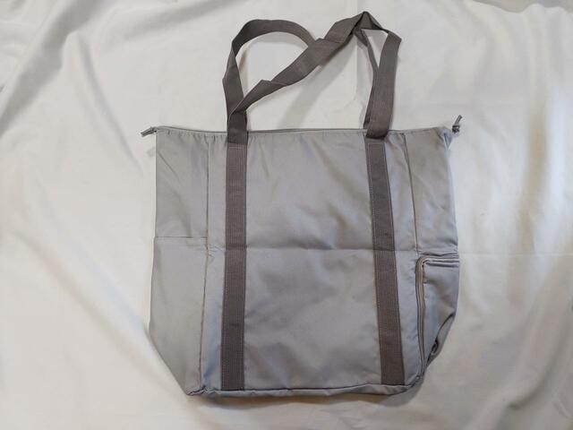 裏面は、ロゴがないデザイン