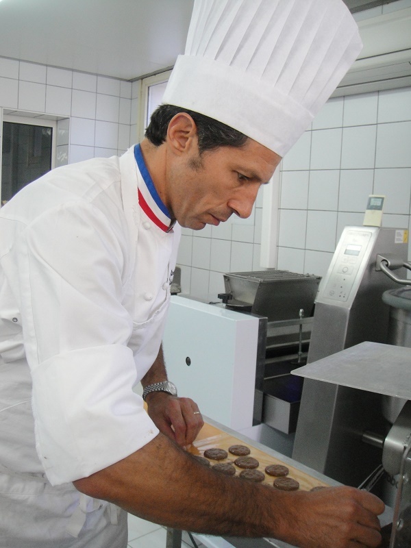 代々、当主自らがショコラを手作りする