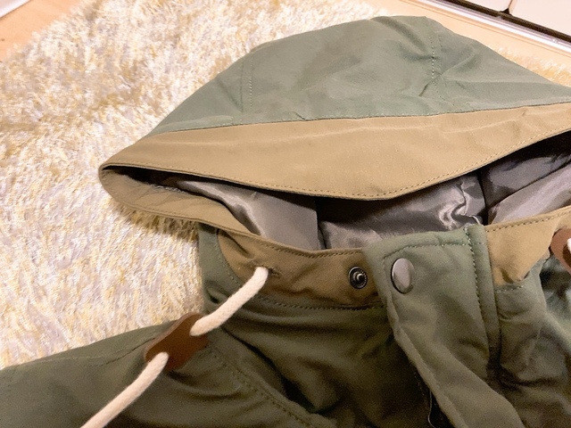 【ワークマン レディース撥水ウォームマウンテンパーカー】フードは紐でキュッと絞れます