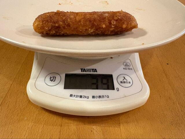 【ロピア 甘辛チキンスティック】1本を測ってみると約39g!お弁当にちょうど良い!