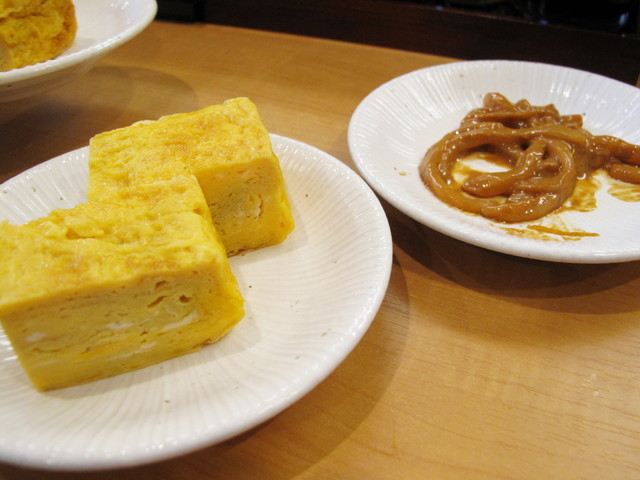 麺や小僧：だし巻きたまごと、いかの塩辛
