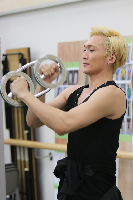 「肉体を作るには、アナログが一番続く」を実践。自前のトレーニング器具。-丘山晴己