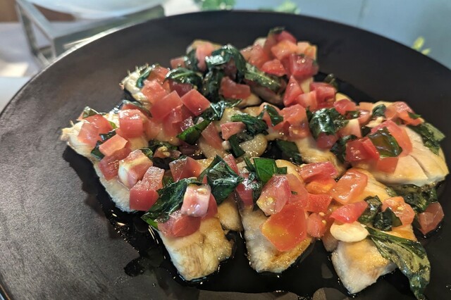 【WHGホテルズ】朝食フェア「Spice Up Your Morning ～旅するプティ・デジュネ～」白身魚のソテーバジルソース