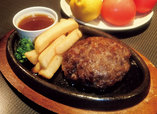 都内「すき焼き・しゃぶしゃぶ」の名店／一場（赤羽）　黒毛和牛ハンバーグステーキ（200g）　1280円