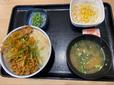 【吉野家 納豆牛小鉢定食】トッピングを丼に乗せてみました